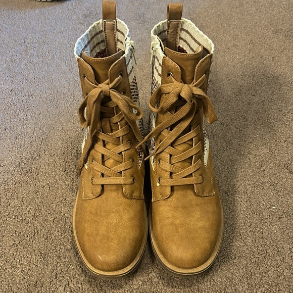 Women’s Life Stride Boots - Picture 2 of 4